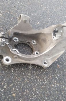 Левый поворотный кулак, цапфа Chrysler 200