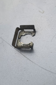 скоба кріплення, крепление форсунки крайслер 200