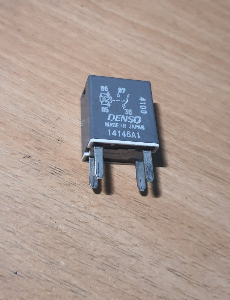 перевірене, чотирьох контактне реле блоку запобіжників під капотом крайслер 200