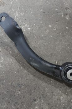 отличное состояние, сайлентблок как новый, пробег 73тыс км верхний задний поперечный рычаг Crysler 200 и Jeep Cherokee