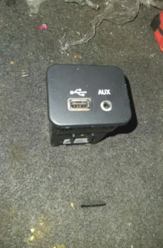 Модуль роз ємів USB / AUX (Media Hub) Chrysler / Jeep / Dodge